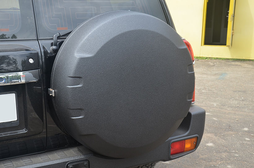 Защита начесных аксессуаров внедорожника Nissan Patrol полимерным покрытием Line-X от сколов, ударов и царапин