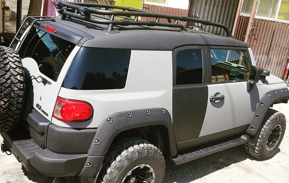 Сверхнадежная защита Toyota FJ Cruiser полимерным покрытием Line-X за 10ть дней от механических повреждений и коррозии