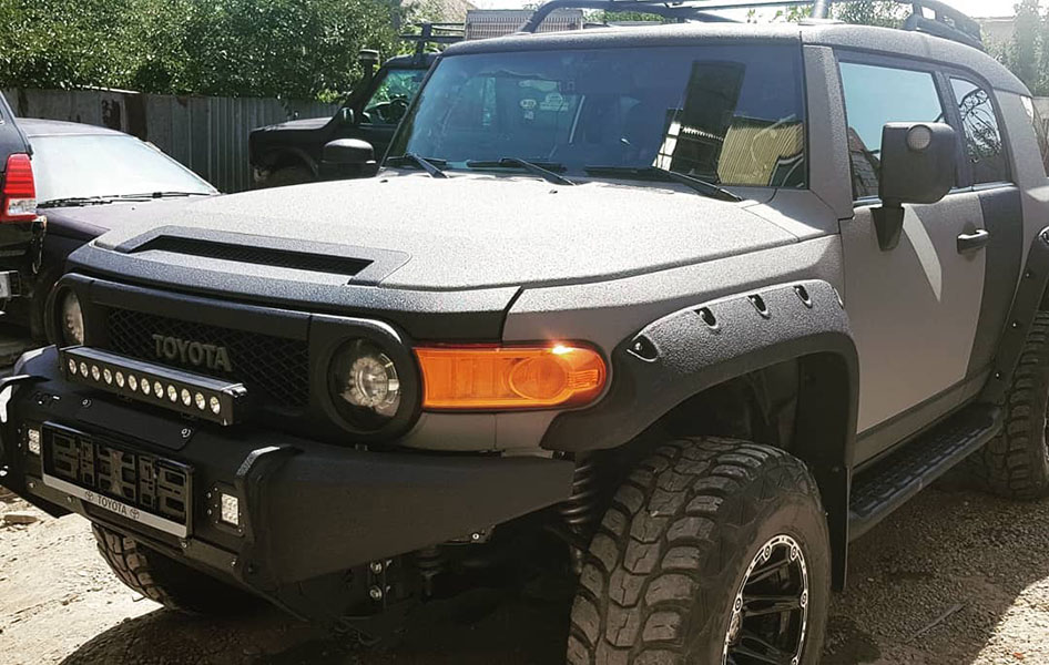 Сверхнадежная защита Toyota FJ Cruiser полимерным покрытием Line-X за 10ть дней от механических повреждений и коррозии