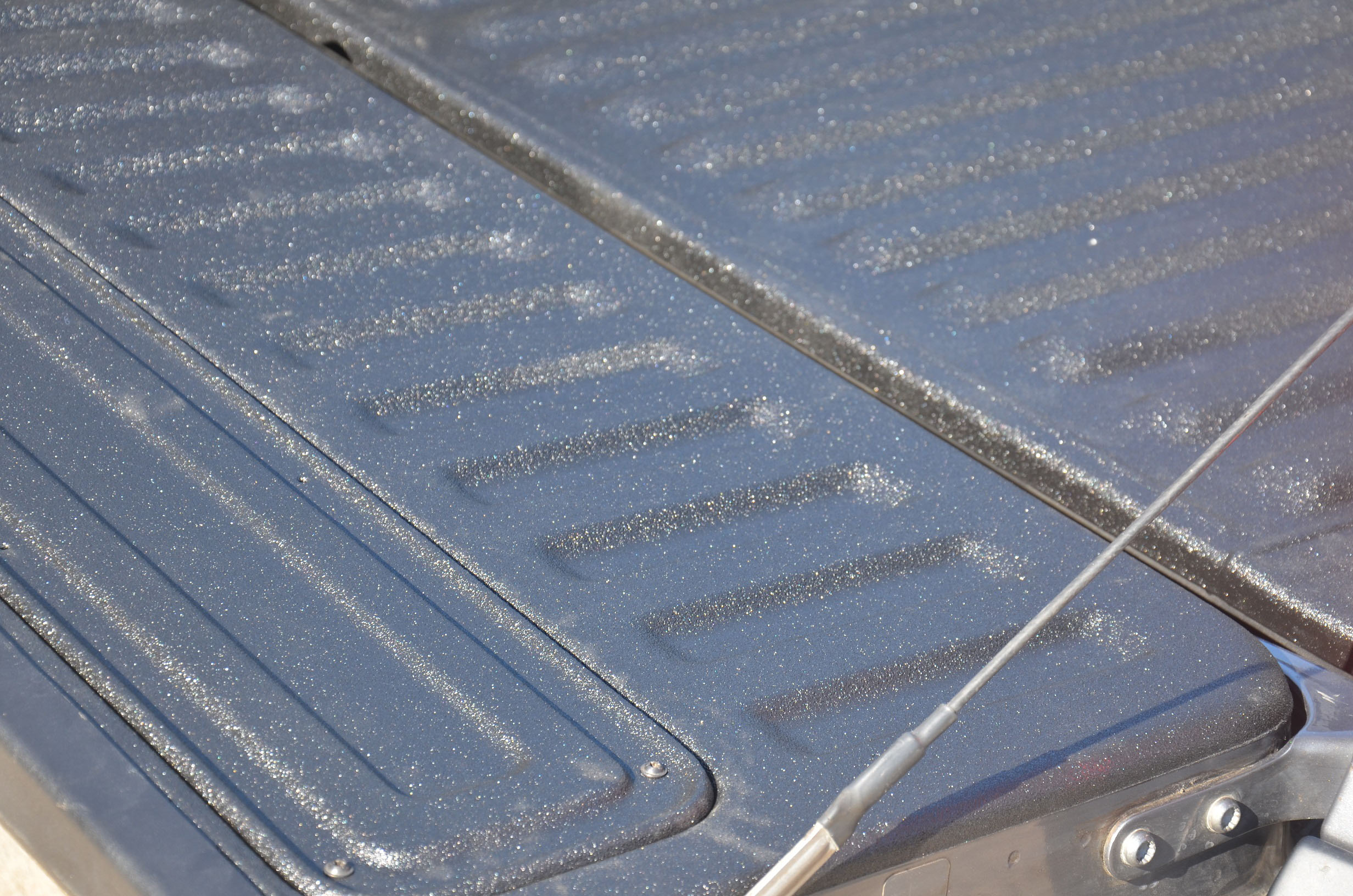 Защита багажного отделения пикапа Volkswagen Amarok полимерным покрытием Line-X, от механических повреждений и коррозии