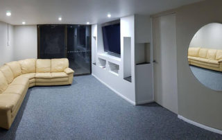 Защита полов гаража износостойким покрытием Line-X