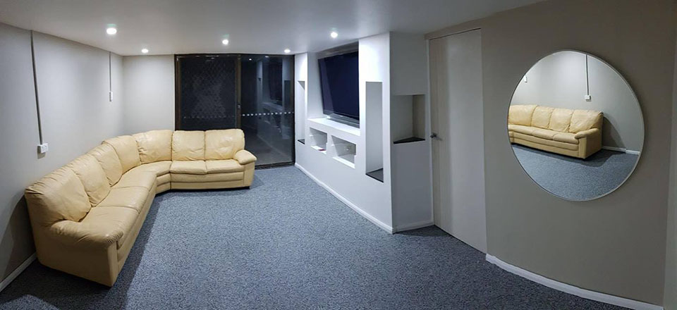 Защита полов гаража износостойким покрытием Line-X