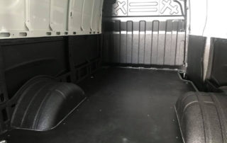 Защита внутренних поверхностей грузового фургона IVECO полимерным покрытием Line-X от механических повреждений и коррозии