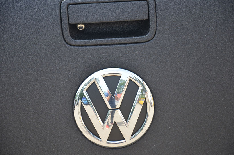 Защита кузова Volkswagen Amarok полимерным покрытием Line-X от механических повреждений и коррозии