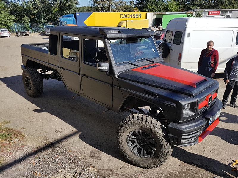 Защита уникального трехосного монстра Mersedes G Mansory 6x6 полимерным покрытием Line-X от механических повреждений и коррозии.
