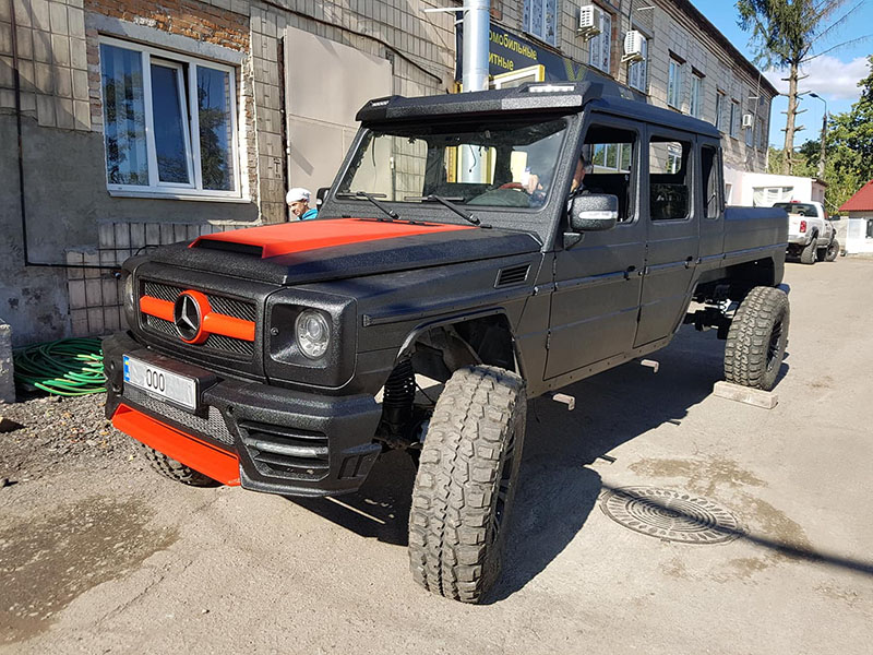 Защита уникального трехосного монстра Mersedes G Mansory 6x6 полимерным покрытием Line-X от механических повреждений и коррозии.