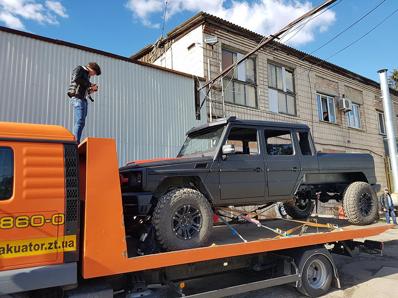 Защита уникального трехосного монстра Mersedes G Mansory 6x6 полимерным покрытием Line-X от механических повреждений и коррозии.