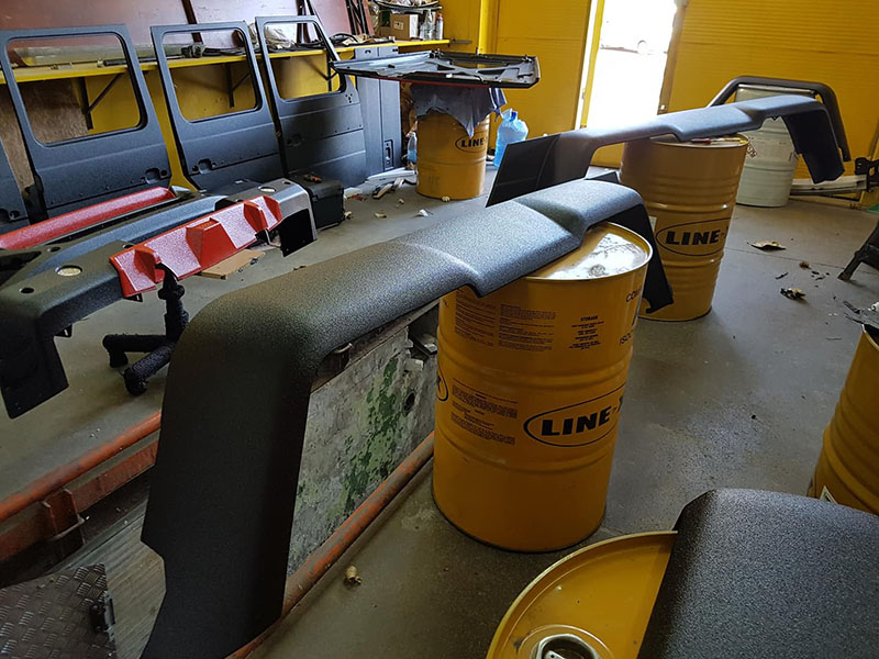 Защита уникального трехосного монстра Mersedes G Mansory 6x6 полимерным покрытием Line-X от механических повреждений и коррозии.