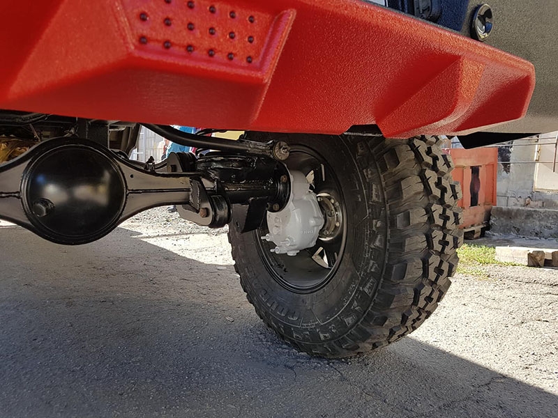 Защита уникального трехосного монстра Mersedes G Mansory 6x6 полимерным покрытием Line-X от механических повреждений и коррозии.