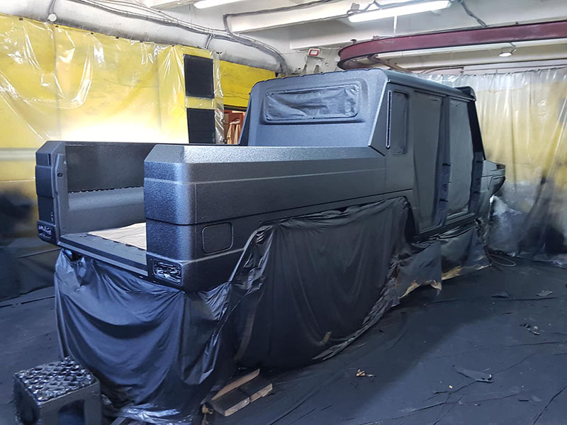 Защита уникального трехосного монстра Mersedes G Mansory 6x6 полимерным покрытием Line-X от механических повреждений и коррозии.
