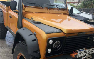 Защитное покрытие Line-X на элементах кузова и багажника пикапов Land Rover Defender