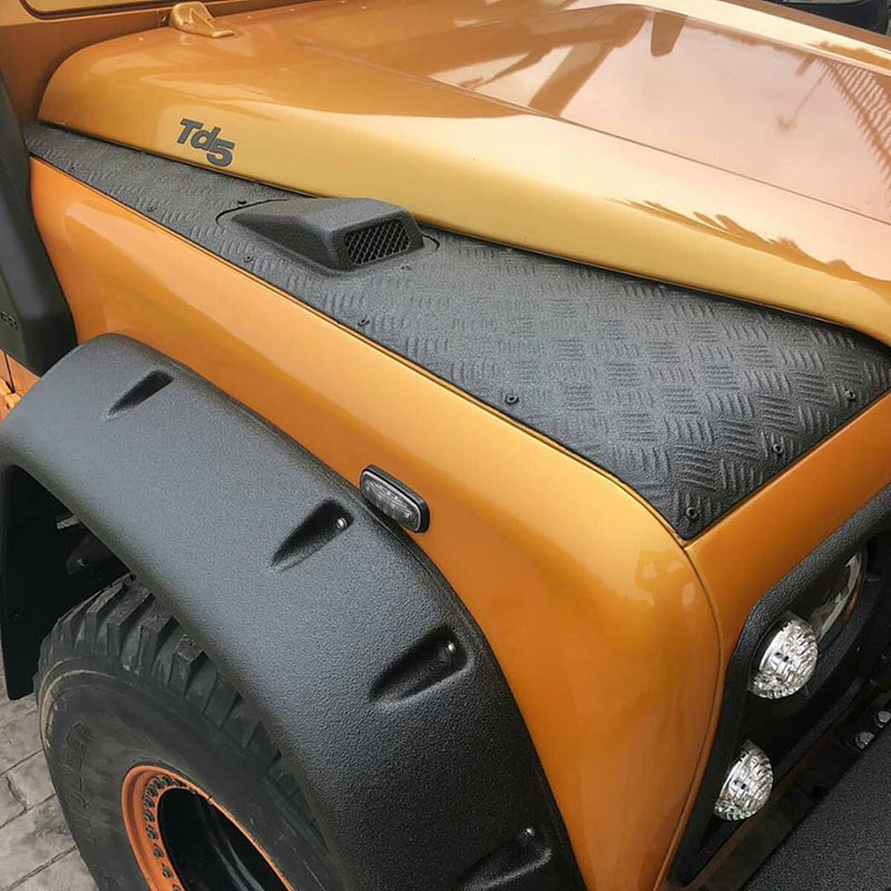 Защитное покрытие Line-X на элементах кузова и багажника пикапов Land Rover Defender