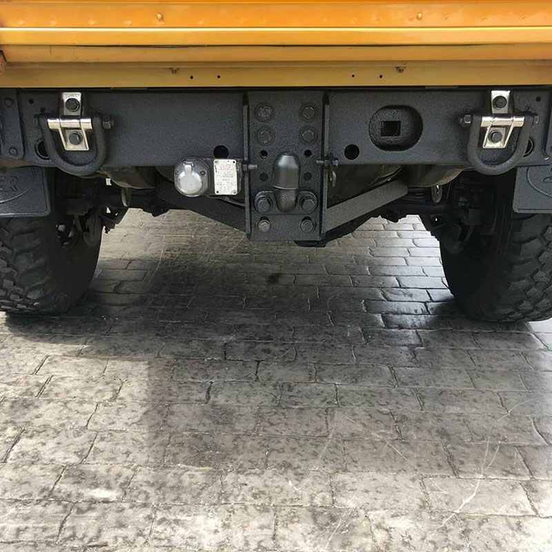 Защитное покрытие Line-X на элементах кузова и багажника пикапов Land Rover Defender