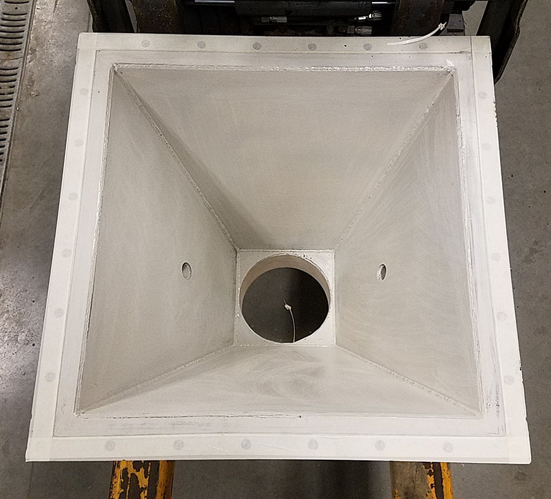 Защита полимерным покрытием Line-X от повреждения абразивом воронки элеватора для просеивания песка