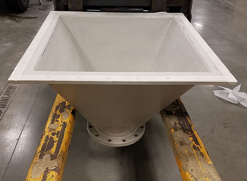 Защита полимерным покрытием Line-X от повреждения абразивом воронки элеватора для просеивания песка