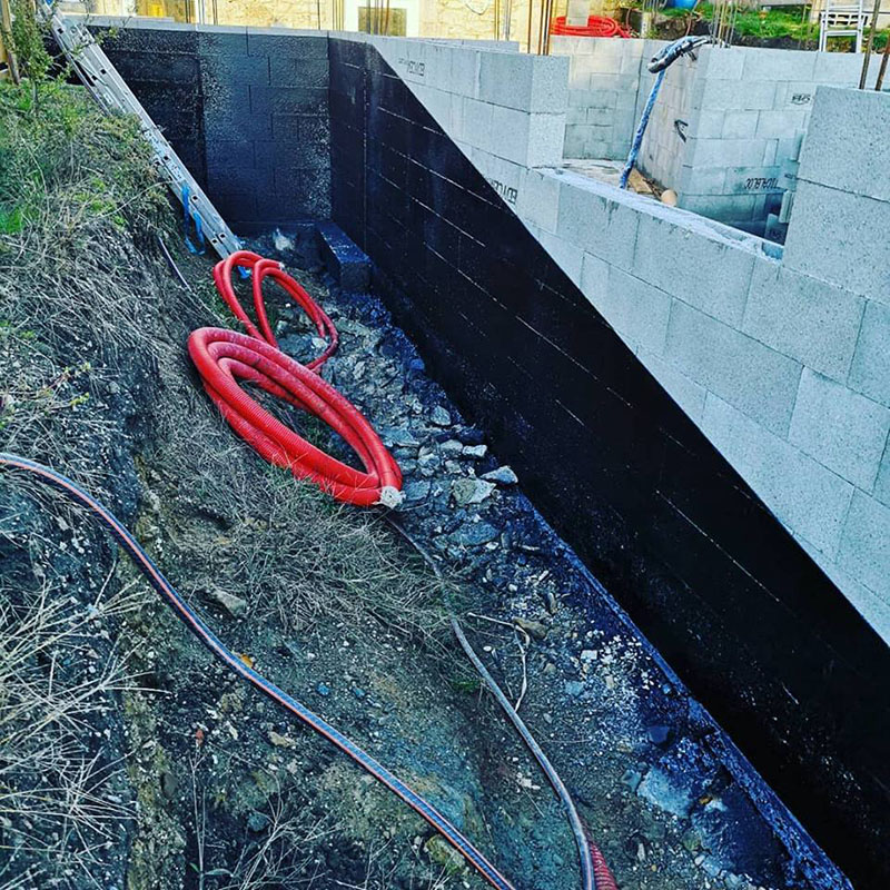 Гидроизоляция фундаментов, подвалов задний защитным полимерным покрытием Line-X