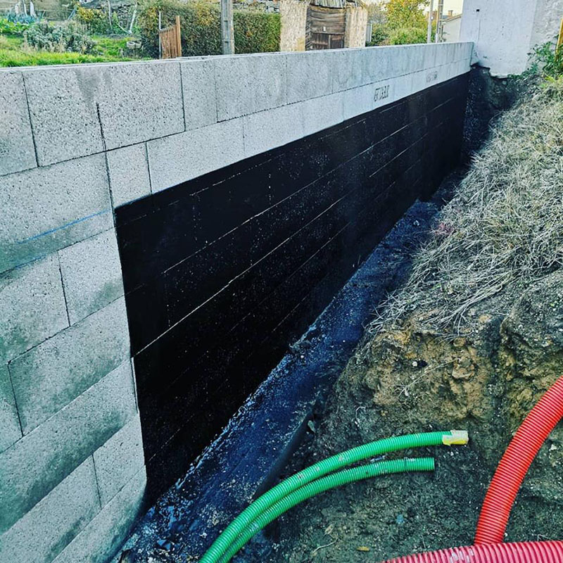 Гидроизоляция фундаментов, подвалов задний защитным полимерным покрытием Line-X