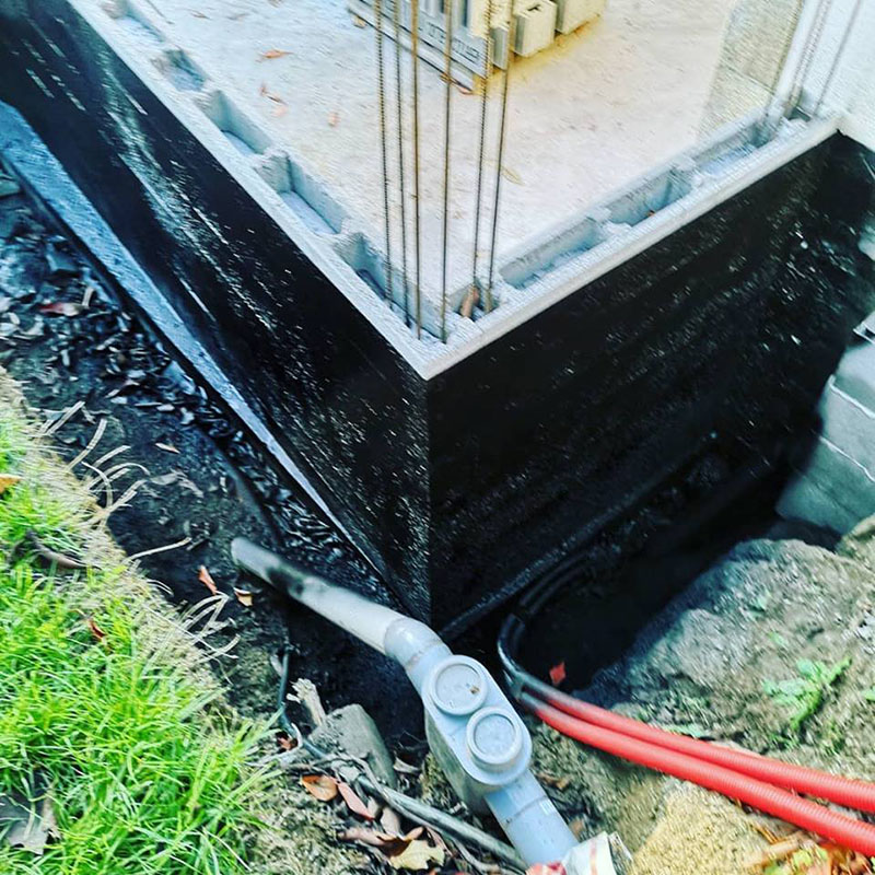 Гидроизоляция фундаментов, подвалов задний защитным полимерным покрытием Line-X