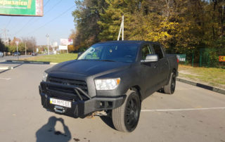 Защита кузова, багажника и силового бампера пикапа Toyota Tundra полимерным покрытием Line-X.