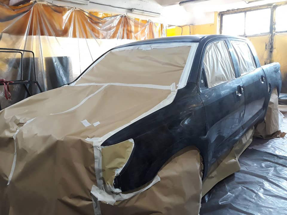 Защита кузова, багажника и силового бампера пикапа Toyota Tundra полимерным покрытием Line-X.