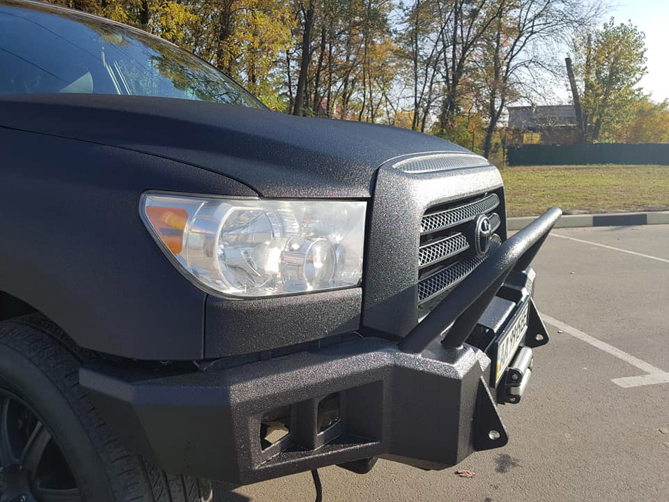 Защита кузова, багажника и силового бампера пикапа Toyota Tundra полимерным покрытием Line-X.