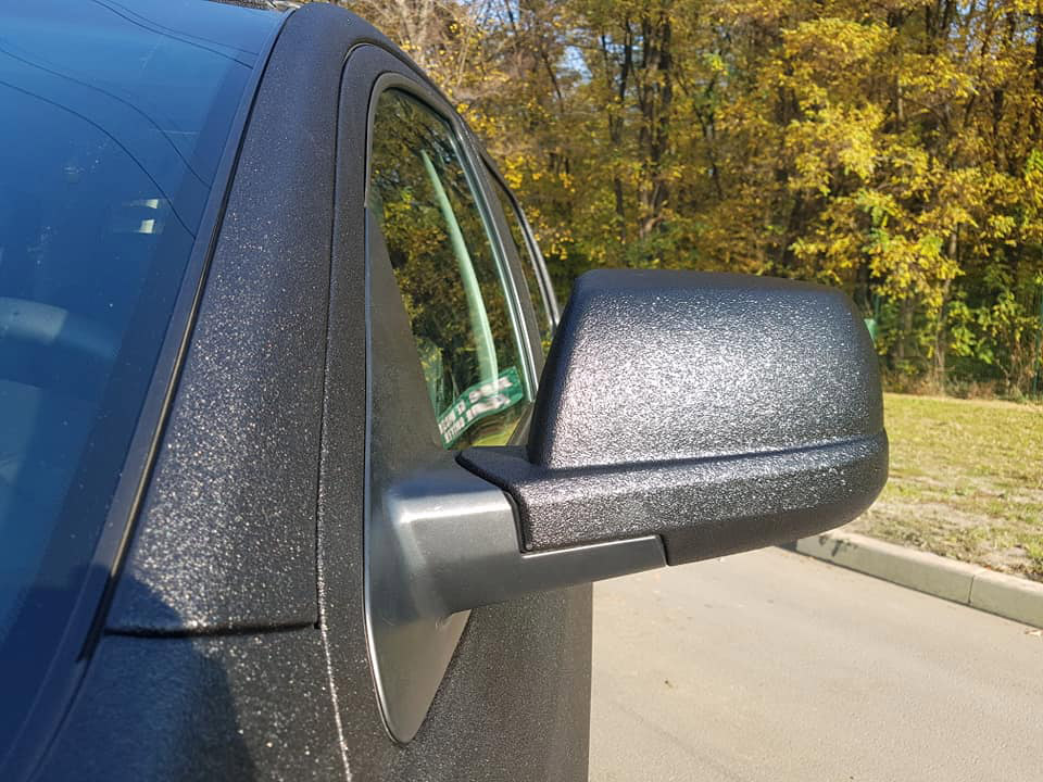 Защита кузова, багажника и силового бампера пикапа Toyota Tundra полимерным покрытием Line-X.