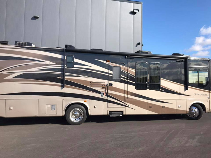 Гидроизоляция и защита крыши трейлера от механических повреждений полимерным покрытием Line-X