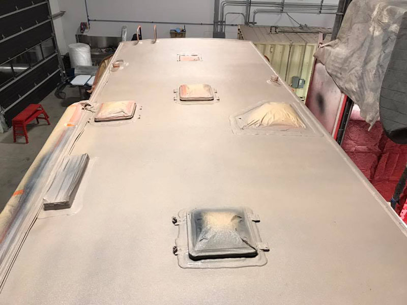 Гидроизоляция и защита крыши трейлера от механических повреждений полимерным покрытием Line-X