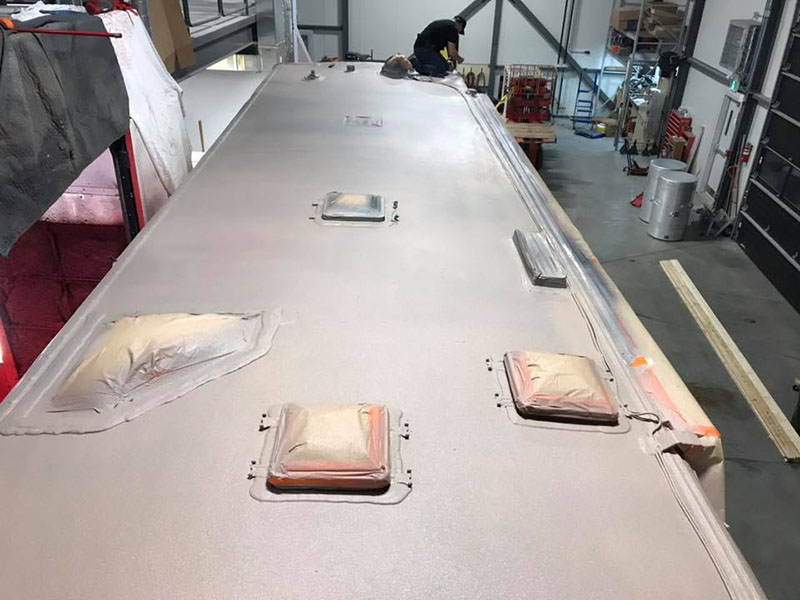 Гидроизоляция и защита крыши трейлера от механических повреждений полимерным покрытием Line-X