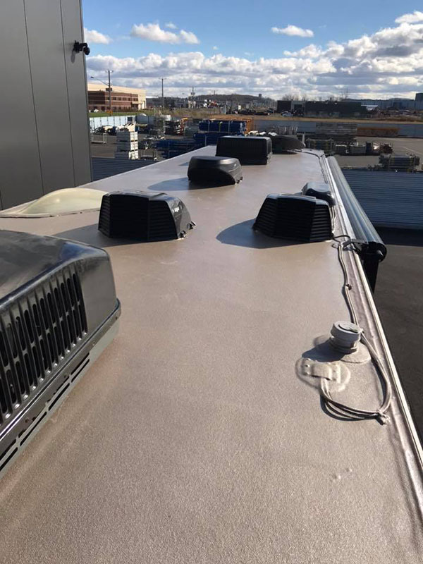 Гидроизоляция и защита крыши трейлера от механических повреждений полимерным покрытием Line-X