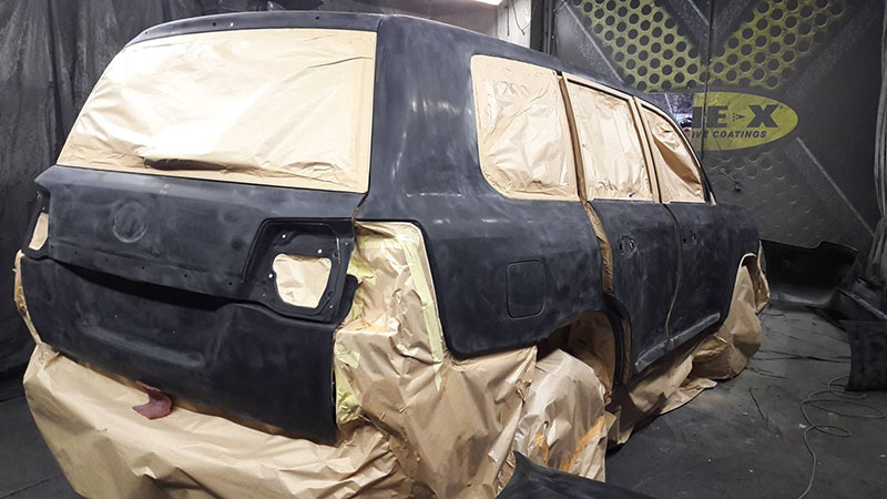 Из глянцевого в матовый: наносим защитное покрытие Line-X на внедорожник Toyota Land Cruiser