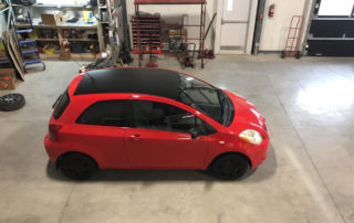 Ремонт крыши Toyota Yaris защитным покрытием Line-X, защита от механических повреждений и коррозии, гидроизоляция