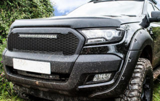 Защита кузова автомобиля полимерным покрытием Line-X от механических повреждений при езде по бездорожью