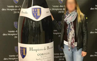 Защита бутылки из под шампанского распечатанной на 3D-принтере полимерным покрытием Line-X