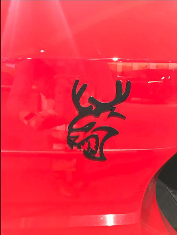 Современные «сани» для Санты собрали на базе купе Dodge Demon