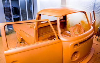 Тюнингованный минивэн Volkswagen T2 в защитном покрытие Line-X