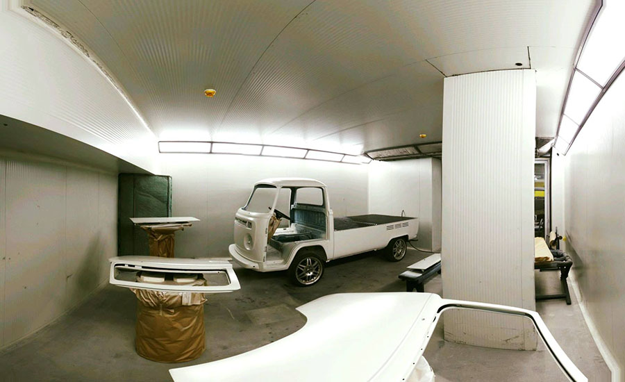 Тюнингованный минивэн Volkswagen T2 в защитном покрытие Line-X