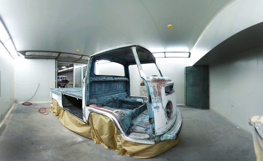 Тюнингованный минивэн Volkswagen T2 в защитном покрытие Line-X