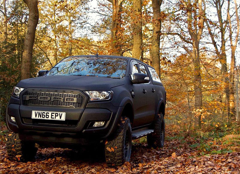 Защита кузова и карт дверей внедорожника Ford Ranger полимерным покрытием Line-X