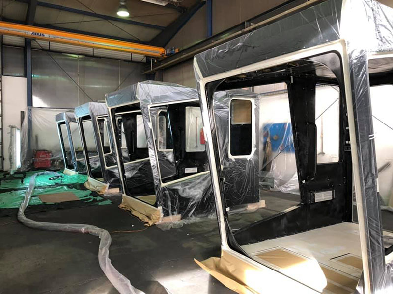 Защита кабины экскаватора Cat 6020B покрытием Line-X