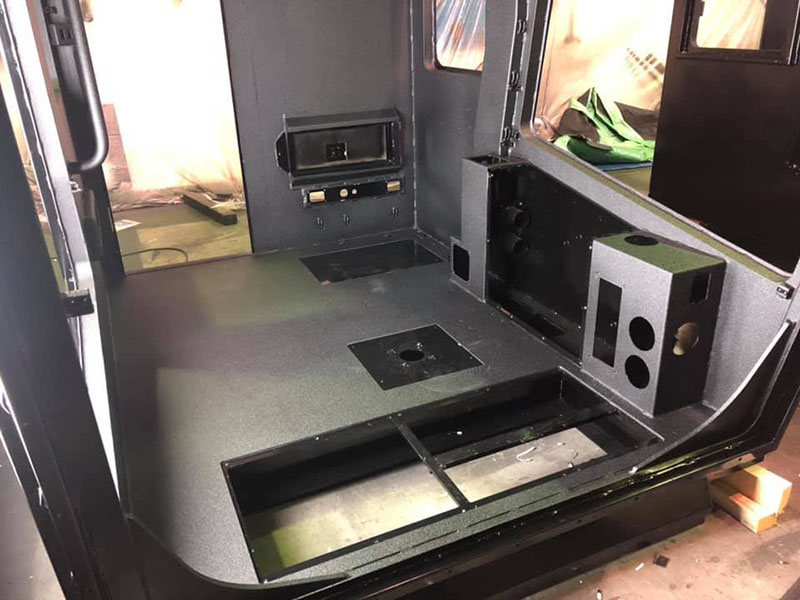 Защита кабины экскаватора Cat 6020B покрытием Line-X