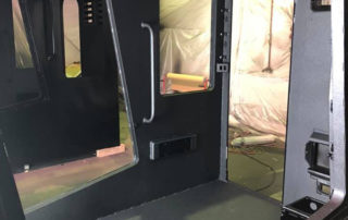 Защита кабины экскаватора Cat 6020B покрытием Line-X