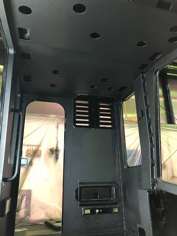 Защита кабины экскаватора Cat 6020B покрытием Line-X