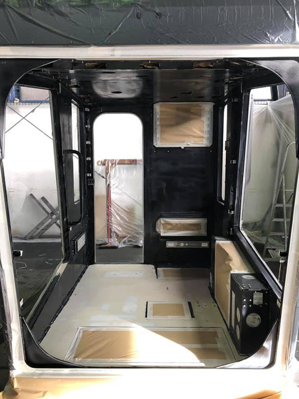 Защита кабины экскаватора Cat 6020B покрытием Line-X