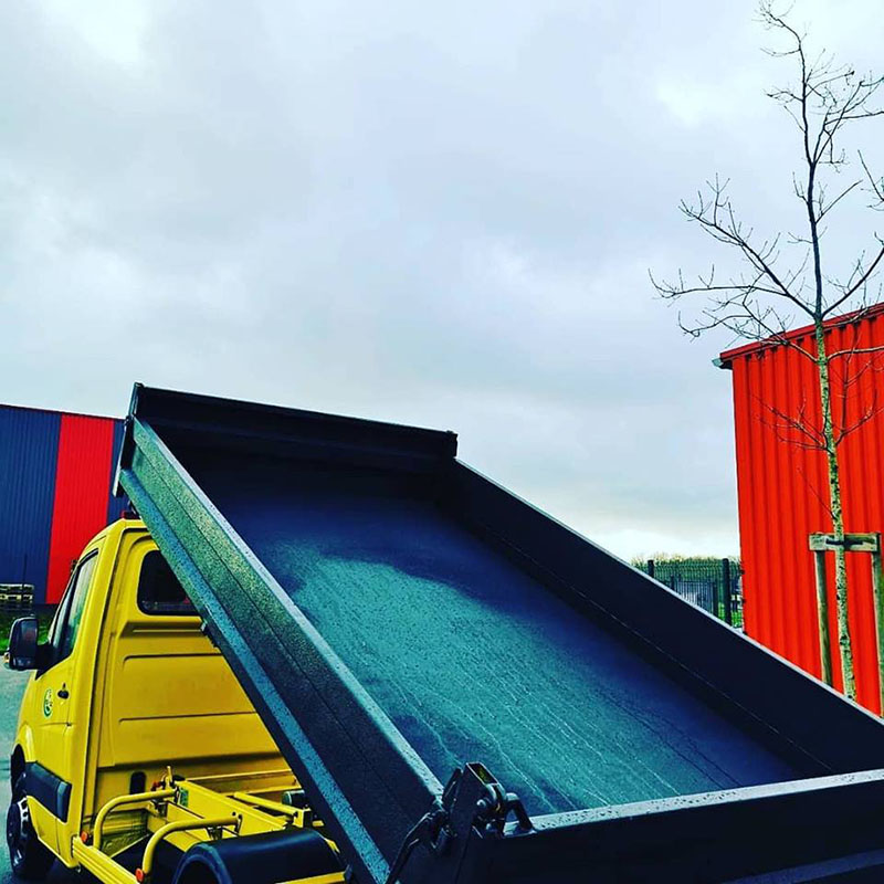 Защита кузова самосвала покрытием Line-X