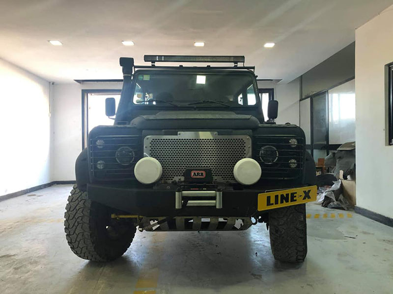 Защита кузова Land Rover Defender полимерным покрытием Line-X от механических повреждений. Антикор. Звукоизоляция
