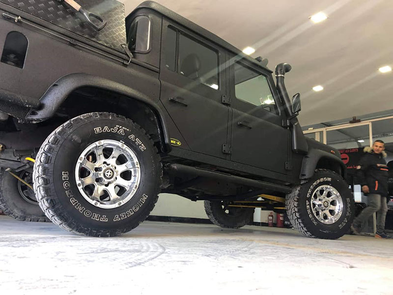 Защита кузова Land Rover Defender полимерным покрытием Line-X от механических повреждений. Антикор. Звукоизоляция