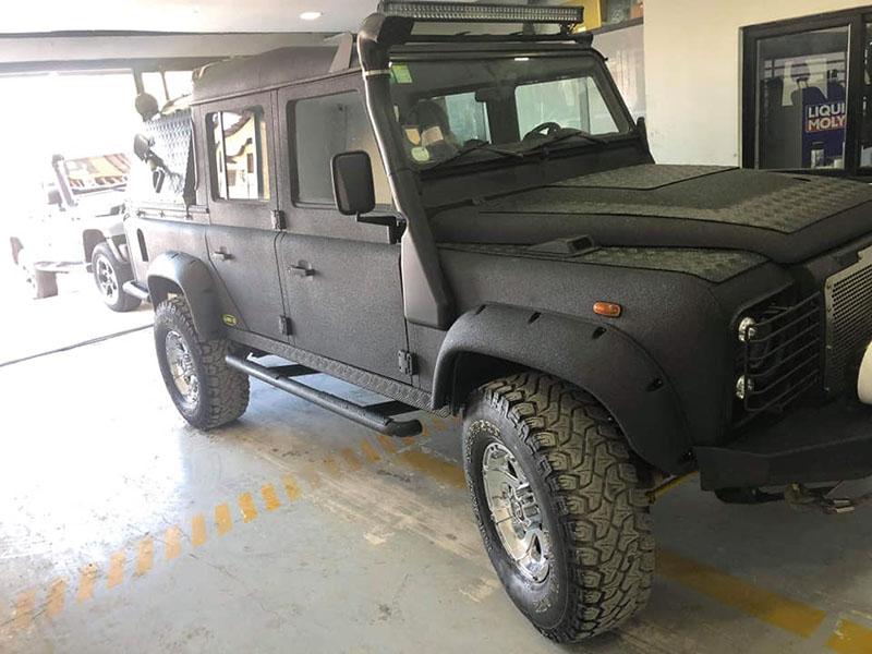 Защита кузова Land Rover Defender полимерным покрытием Line-X от механических повреждений. Антикор. Звукоизоляция