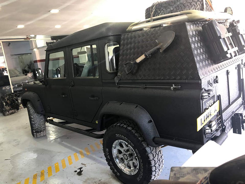 Защита кузова Land Rover Defender полимерным покрытием Line-X от механических повреждений. Антикор. Звукоизоляция