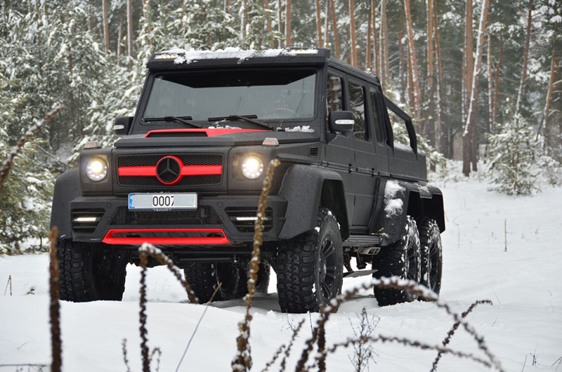 Защита кузова внедорожника Mersedes G Mansory 6×6 от механических повреждений и коррозии полимерным покрытием Line-X